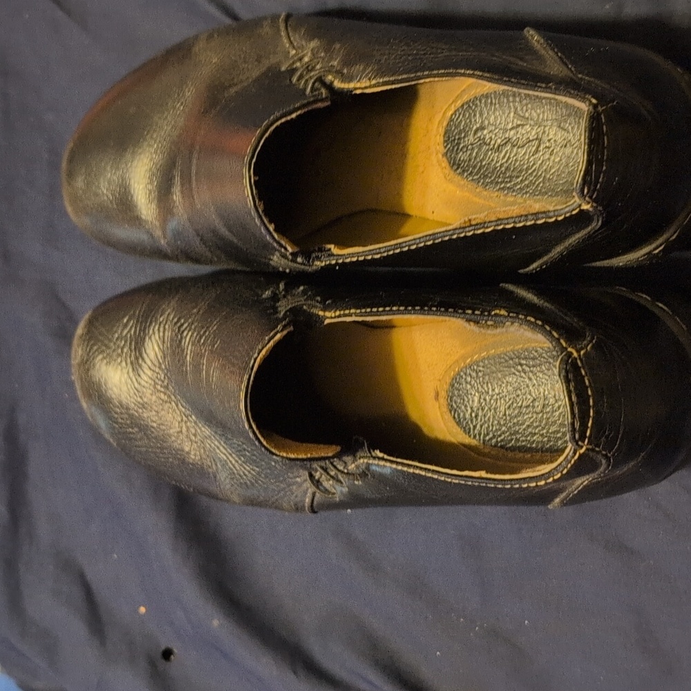 Shoes - Picture 4 of 4
